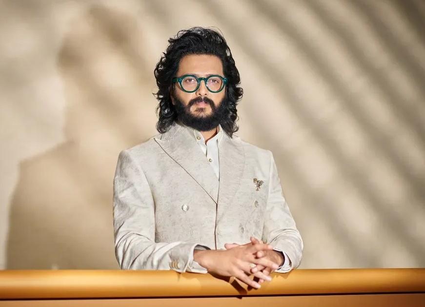 Riteish Deshmukh, Akshay Kumar, Nargis Fakhri and Sonam Bajwa relive Titanic moment on a cruise