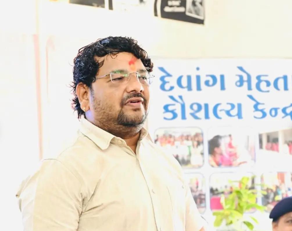 Gujarat: Congress targets BJP over ‘dynastic politics’ after Harshad Parmar named for Umreth by-poll (Lead)