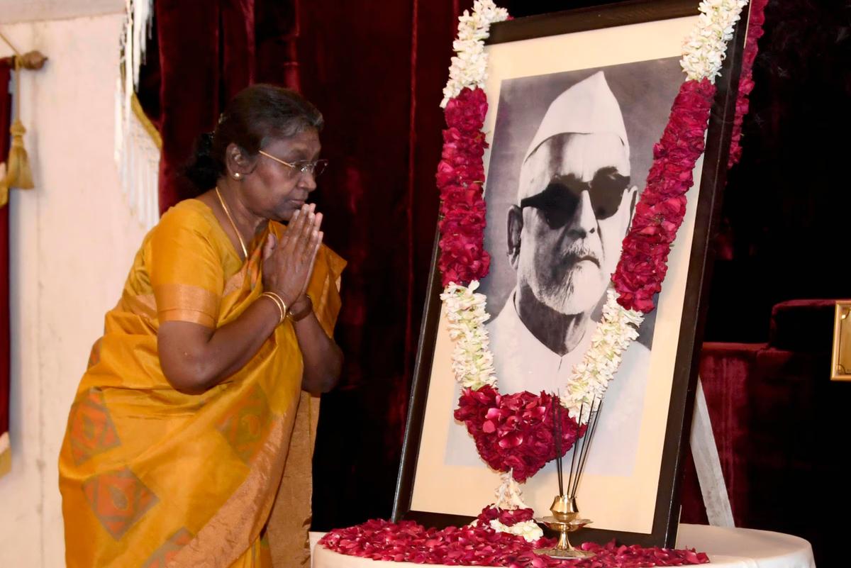 President Murmu Pays Tribute to Zakir Husain
