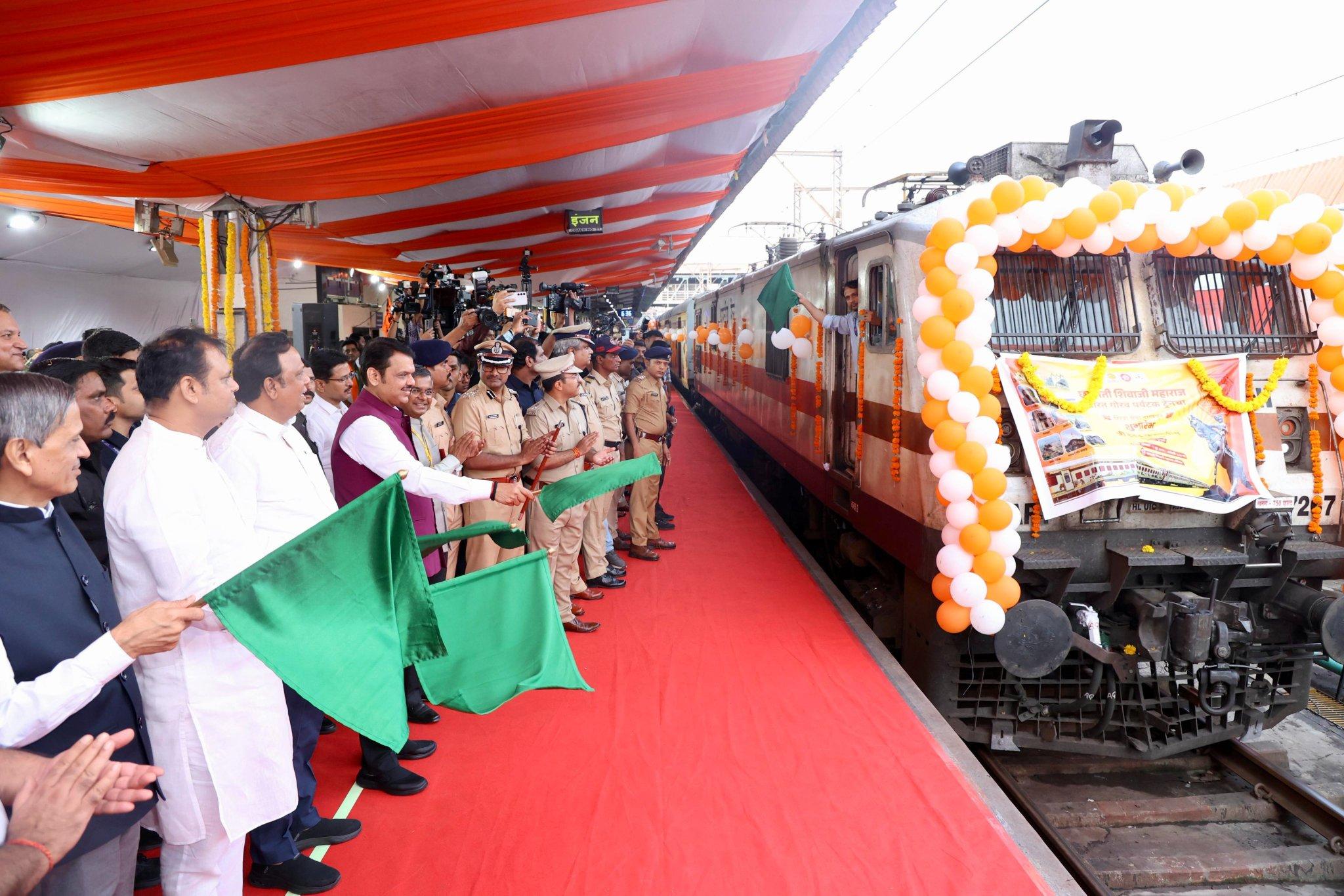 CM Fadnavis flags off Chhatrapati Shivaji Maharaj Circuit Bharat Gaurav train