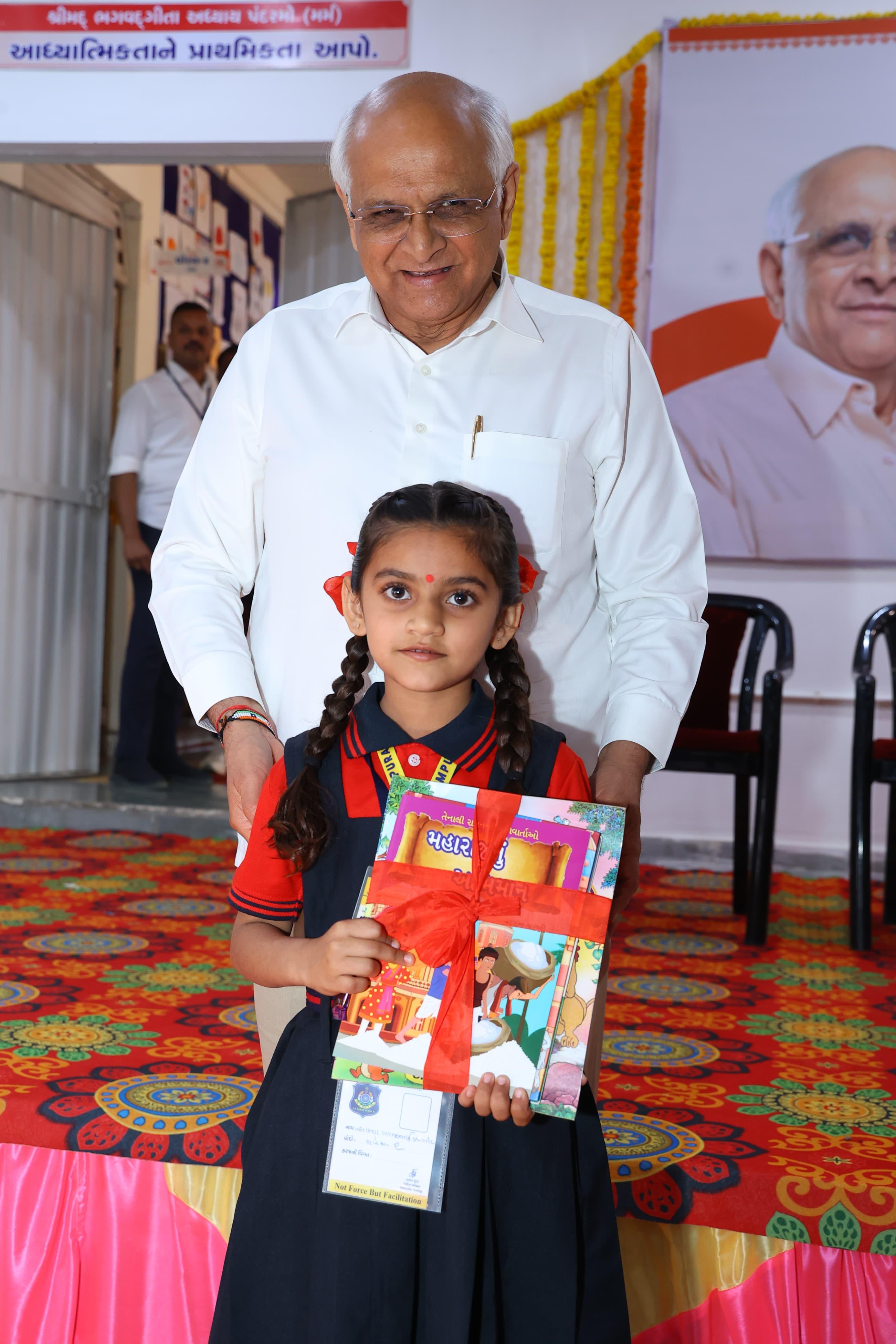 From video interaction to school visit, Gujarat CM keeps promise to Banaskantha girl