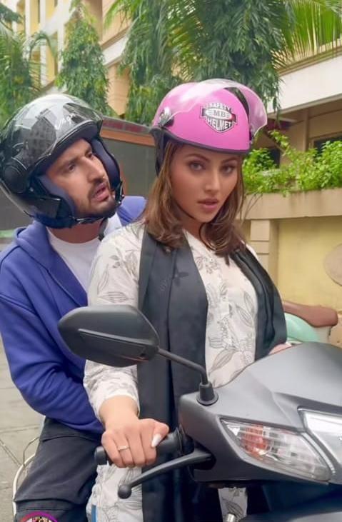 Urvashi Rautela joins the 'Dame Ur Grrr' trend with Jassie Gill during 'Kasoor 2' shoot