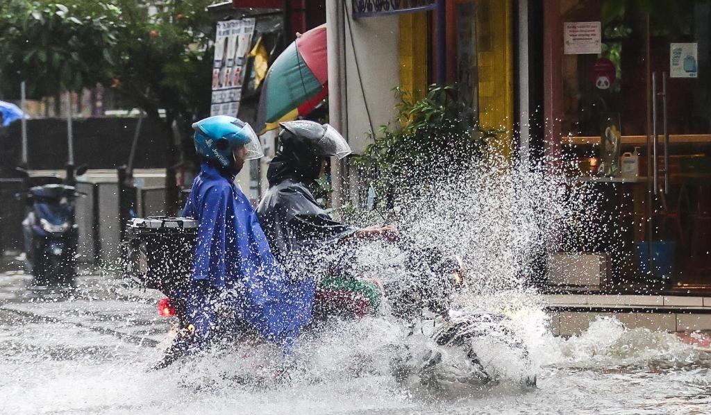 Vietnam, Laos on high alert ahead of Typhoon Wipha's landfall
