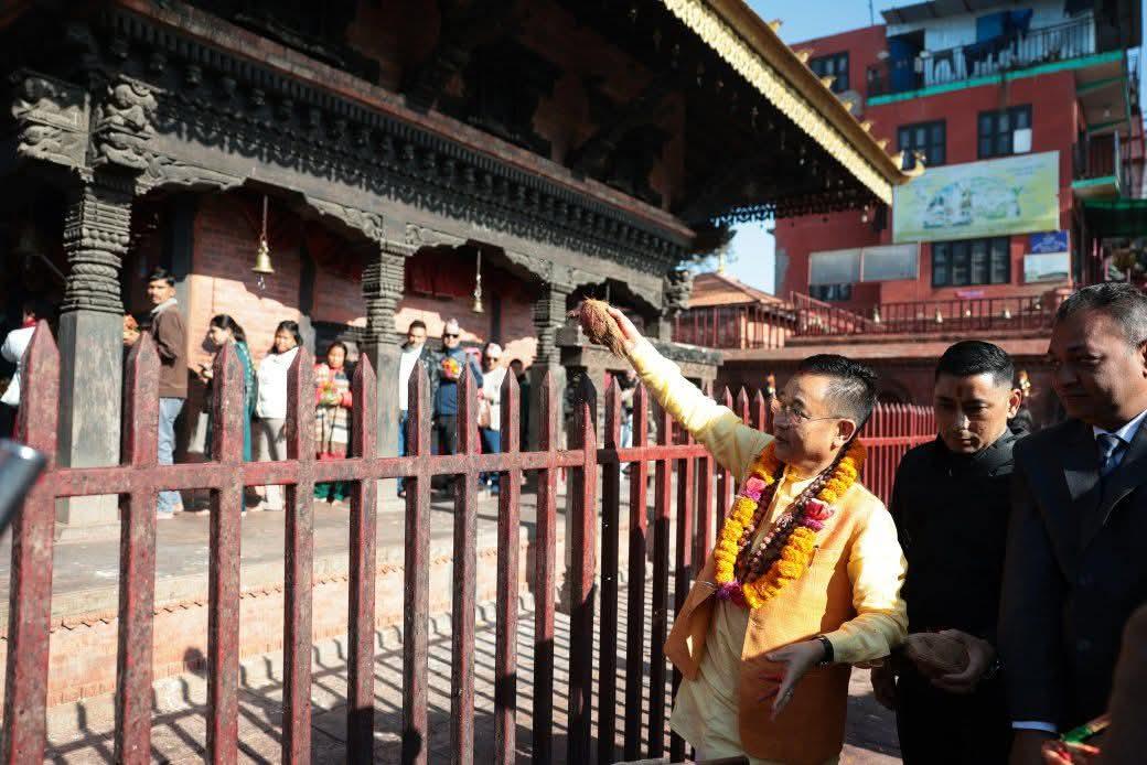 Sikkim CM prays for India's peace, prosperity at Nepal's Manakamana Temple