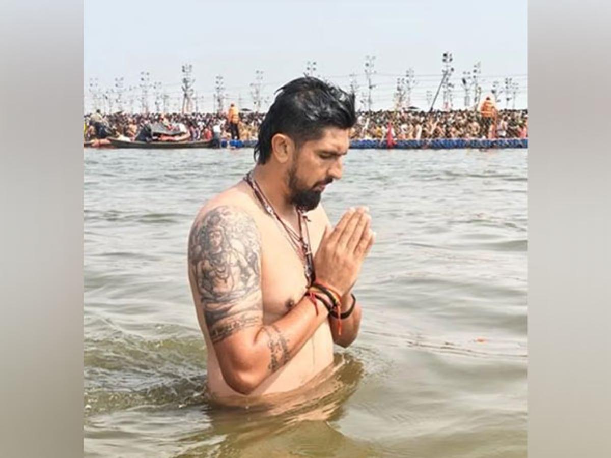 Ishant Sharma Takes Sacred Dip at Mahakumbh Mela