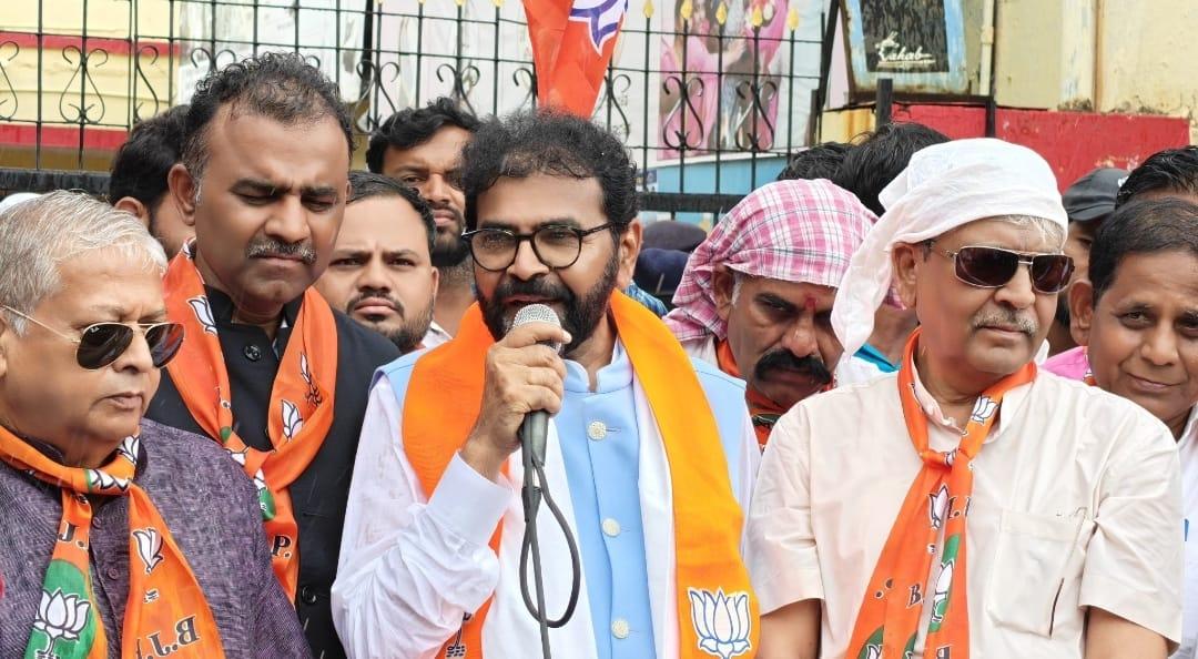 Cong govt trying to grab land valued at Rs 7,000 cr by evicting Dalits: K'taka BJP