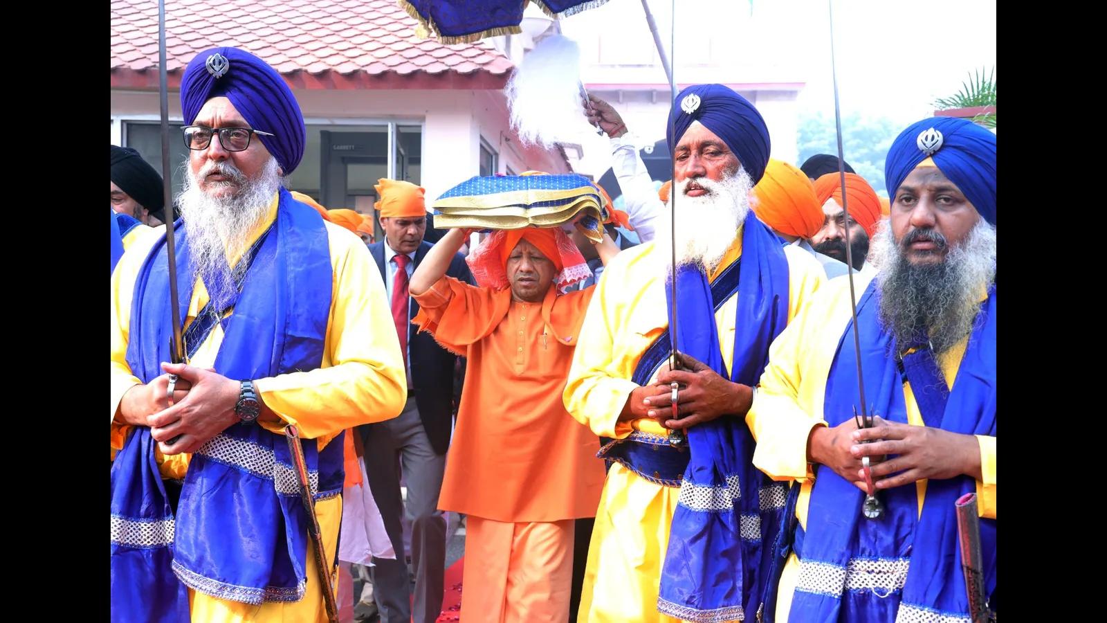 UP CM Yogi Adityanath Pays Tribute to Sahibzadas