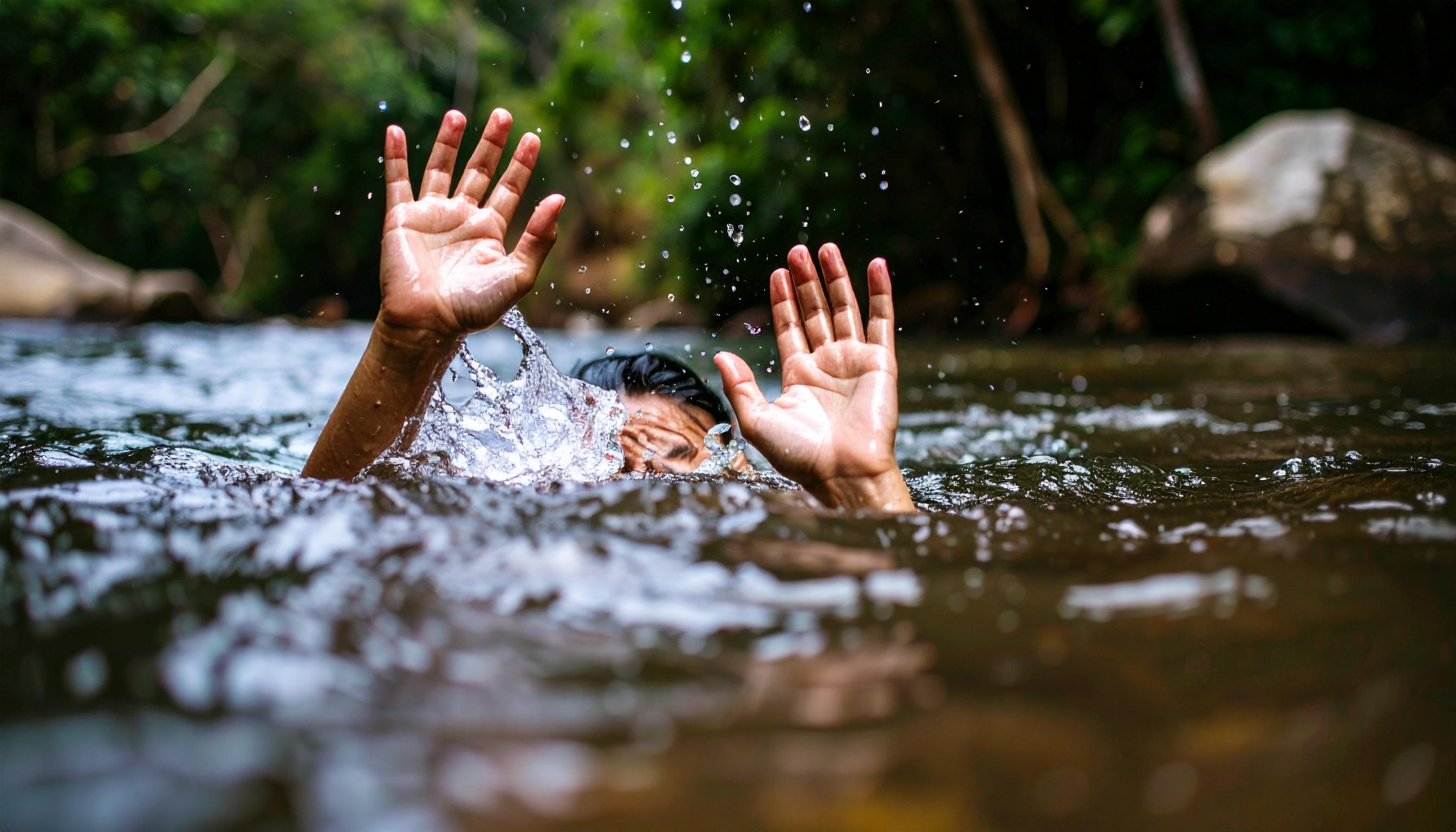 MP: One dead, one rescued after two youths swept into Narmada River