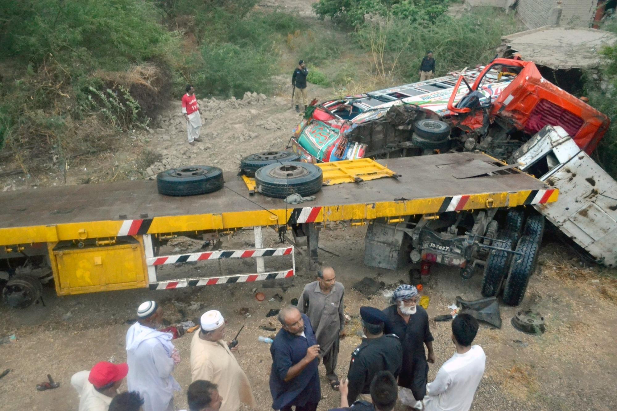 Pakistan: 10 killed, 60 injured in Sindh road accidents