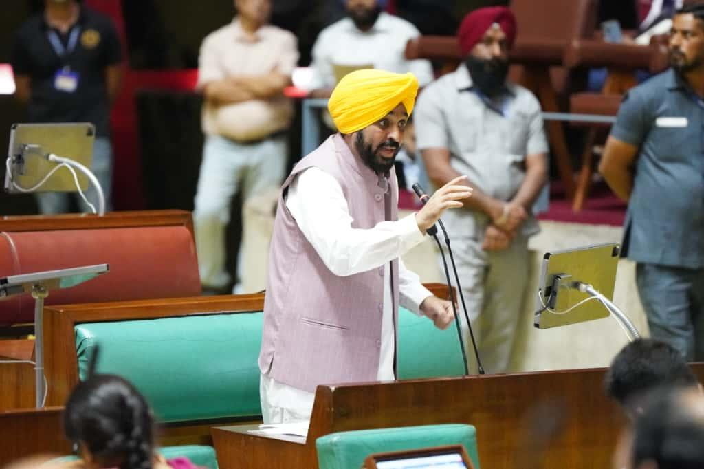 Punjab CM announces Rs 7,200 per acre for de-silting fields