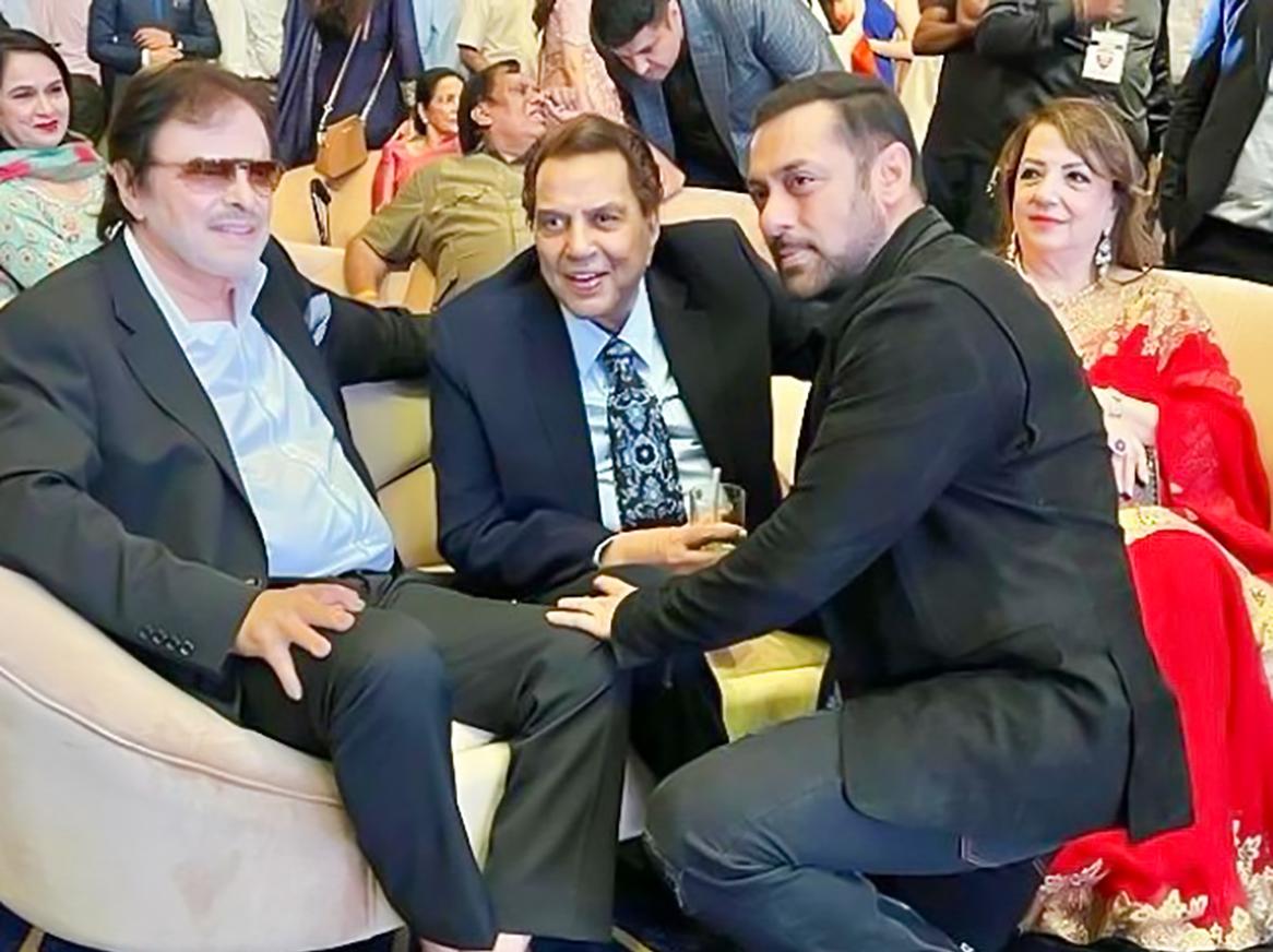 Sanjay Khan recalls a rifle-point encounter in Leh during shooting of ‘Haqeeqat’ with Dharmendra
