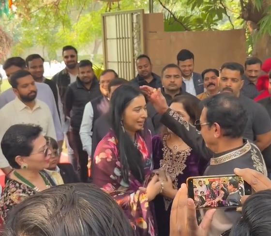 Bigg Boss 19’s Tanya Mittal returns home to Gwalior, breaks down meeting parents