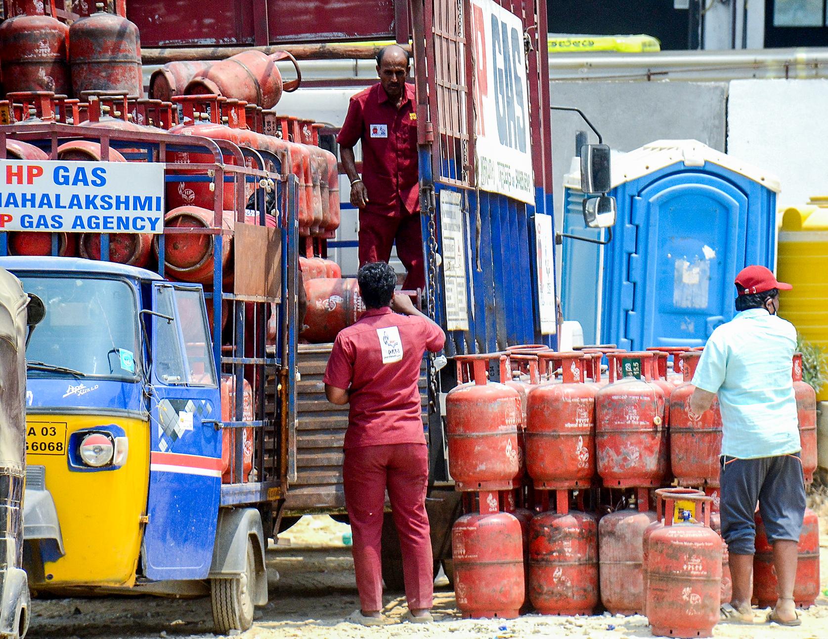 Raids continue to check hoardings, black marketing of LPG: Centre