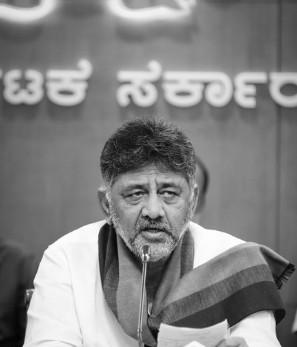 Shivakumar’s cryptic X post heats up K'taka power tussle amid Kharge’s move to contain crisis