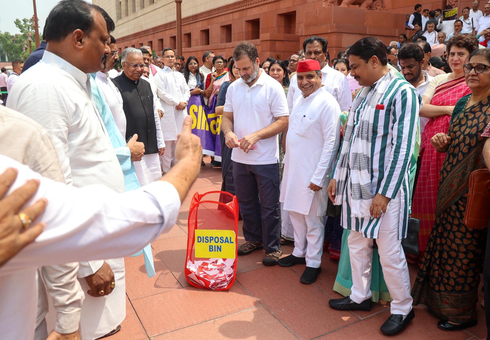 Rahul-led Oppn MPs continue stir in Parliament complex, dump SIR placards in bin