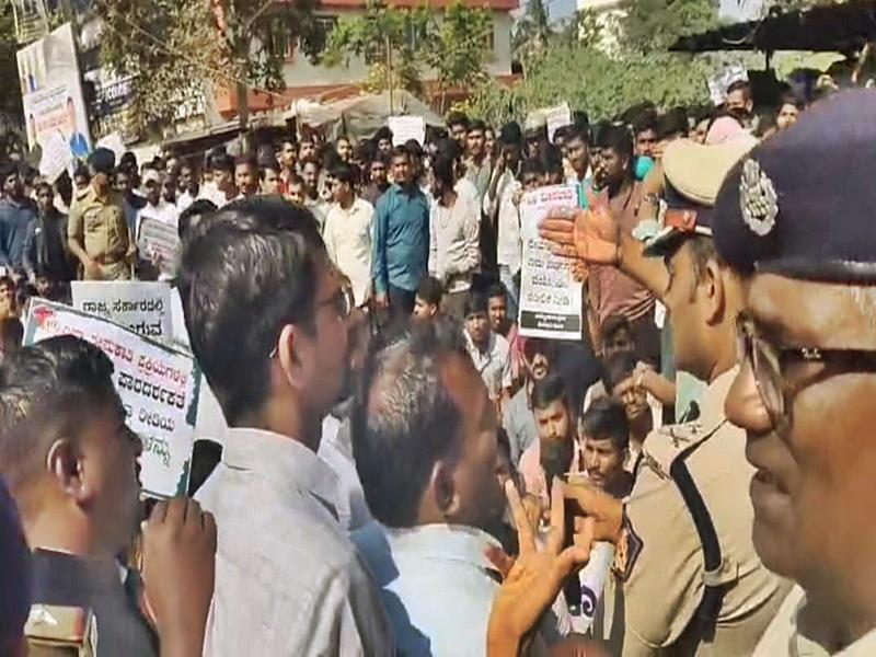 K'taka: Police detain 35 job aspirants during protest over 2 lakh vacant posts