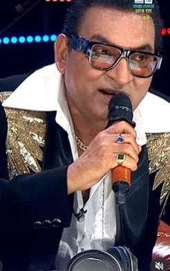 Abhijeet Bhattacharya falls in love with his own song 'Chunari Chunari' on Indian Idol 16