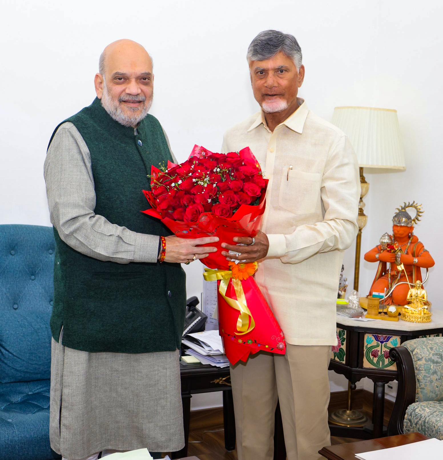 Chandrababu Naidu meets Amit Shah, seeks statutory status to Amaravati