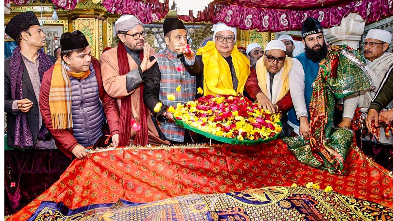 Rijiju on visiting Ajmer Sharif Dargah