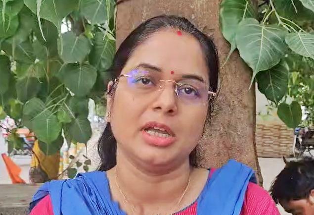 ‘My husband is innocent’: Wife of Lucknow Assistant Commissioner defends him in IRS assault case