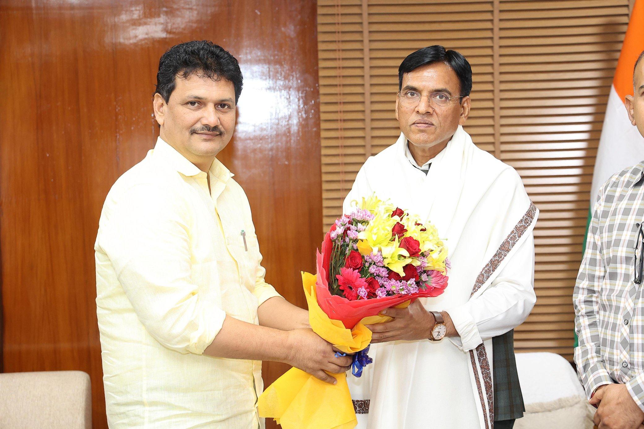 Maha Health Minister urges Mandaviya to revise income eligibility limit for ESIS beneficiaries