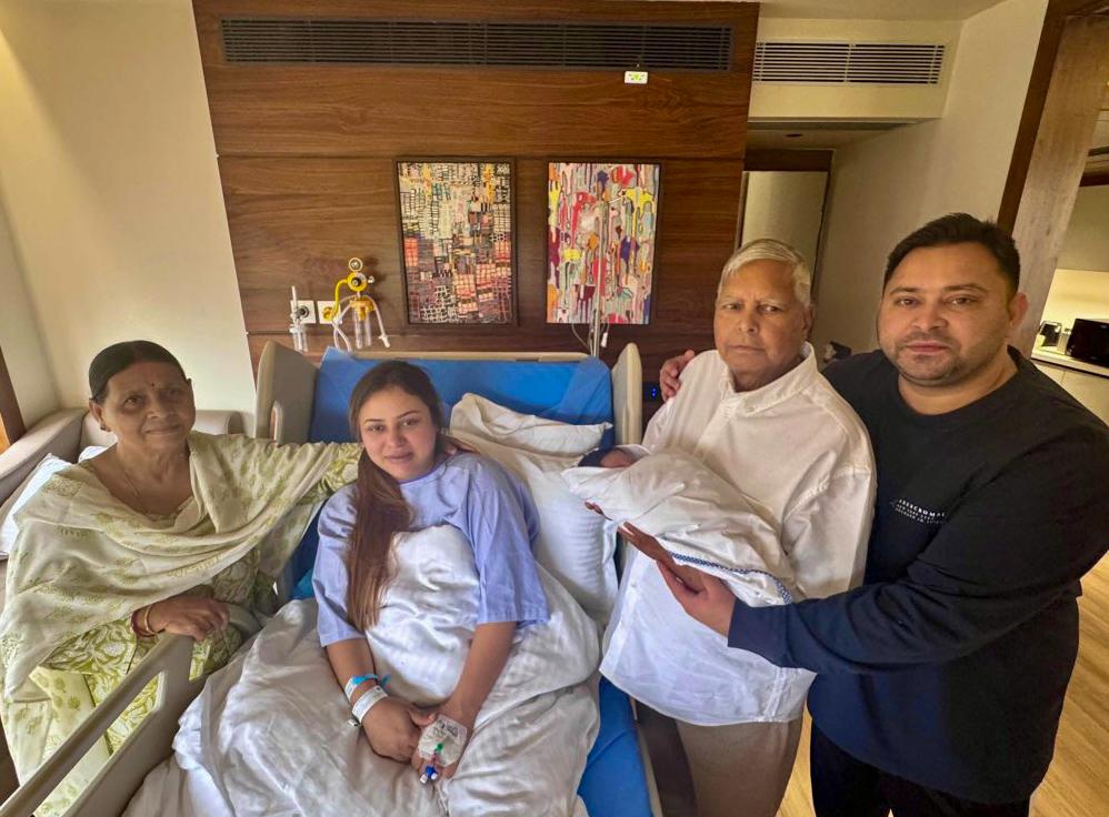 Lalu returns to Patna; keeps mum on Tej Pratap controversy