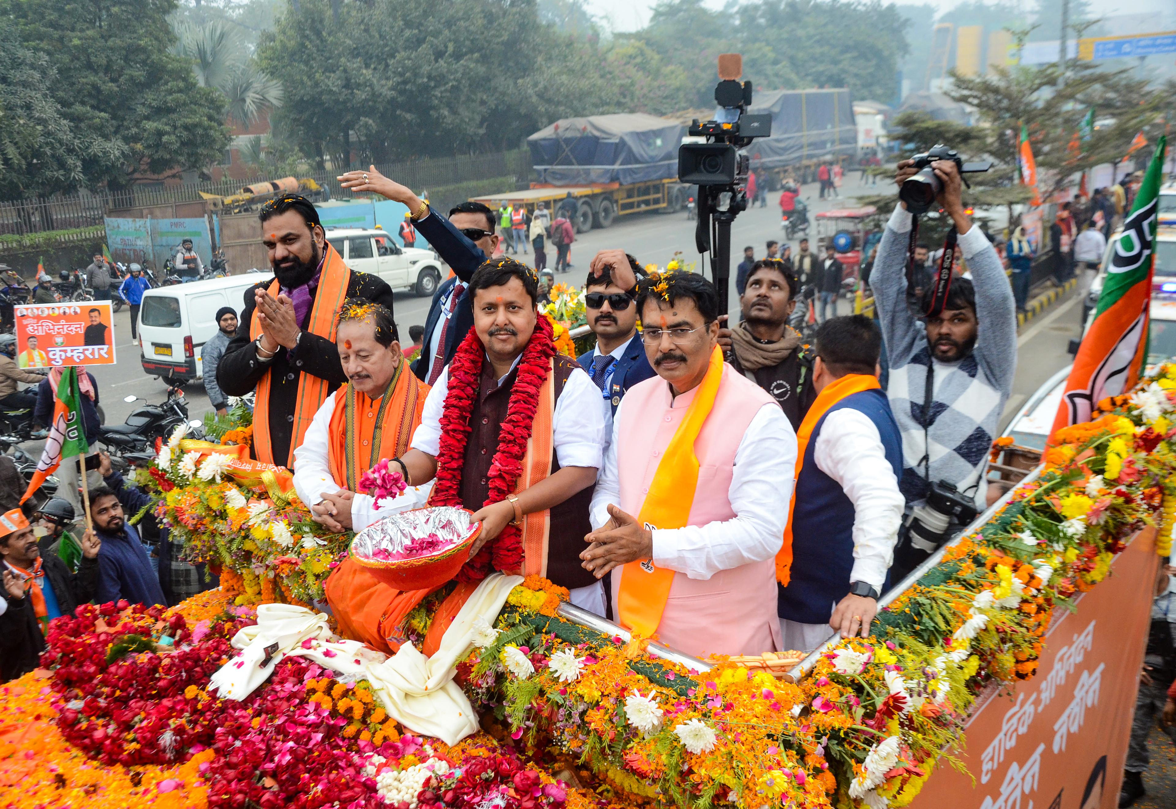 Patna welcomes Nitin Nabin with a massive BJP roadshow, city traffic comes to standstill