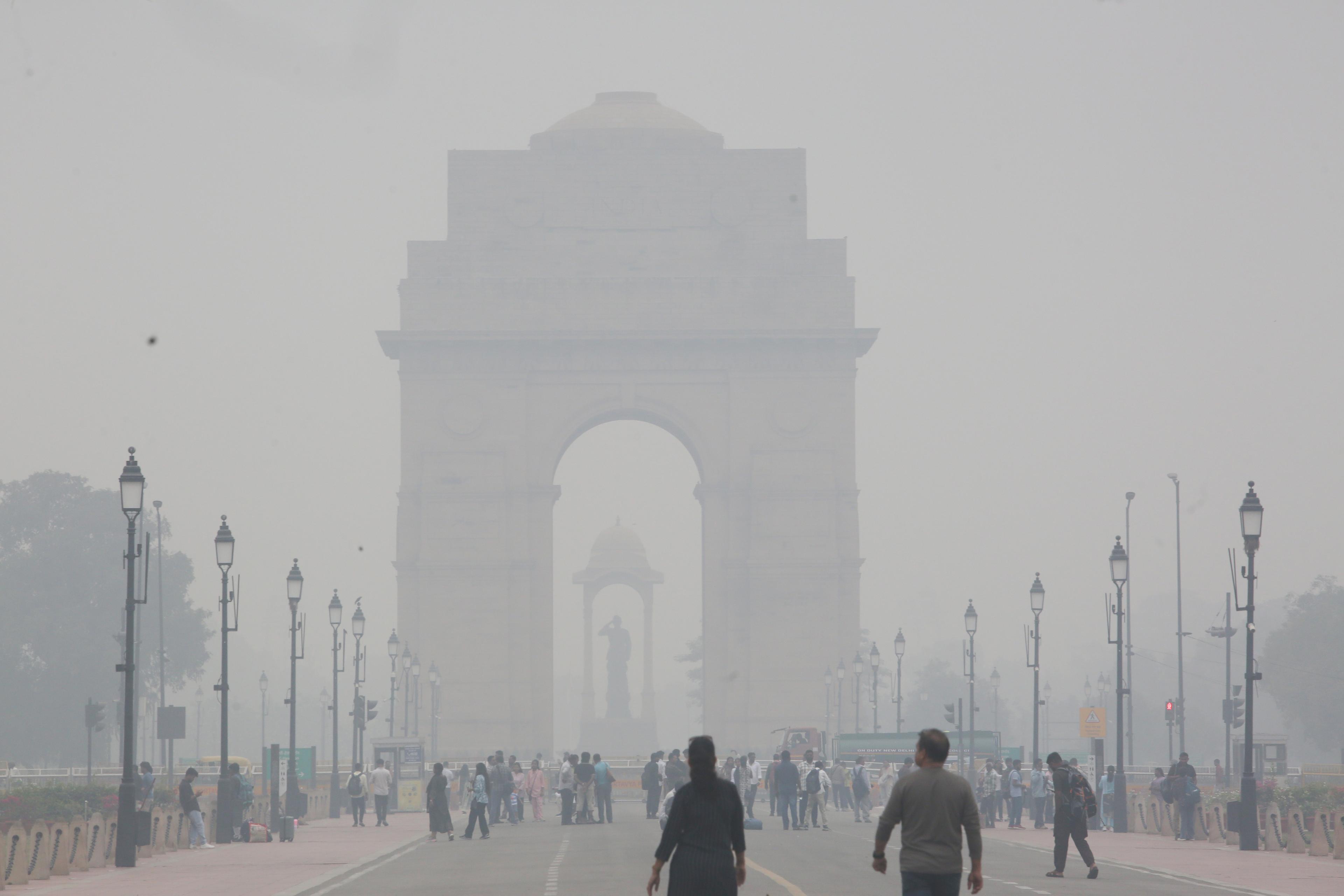 Delhi’s minimum temperature rises slightly; air quality remains ‘very poor’
