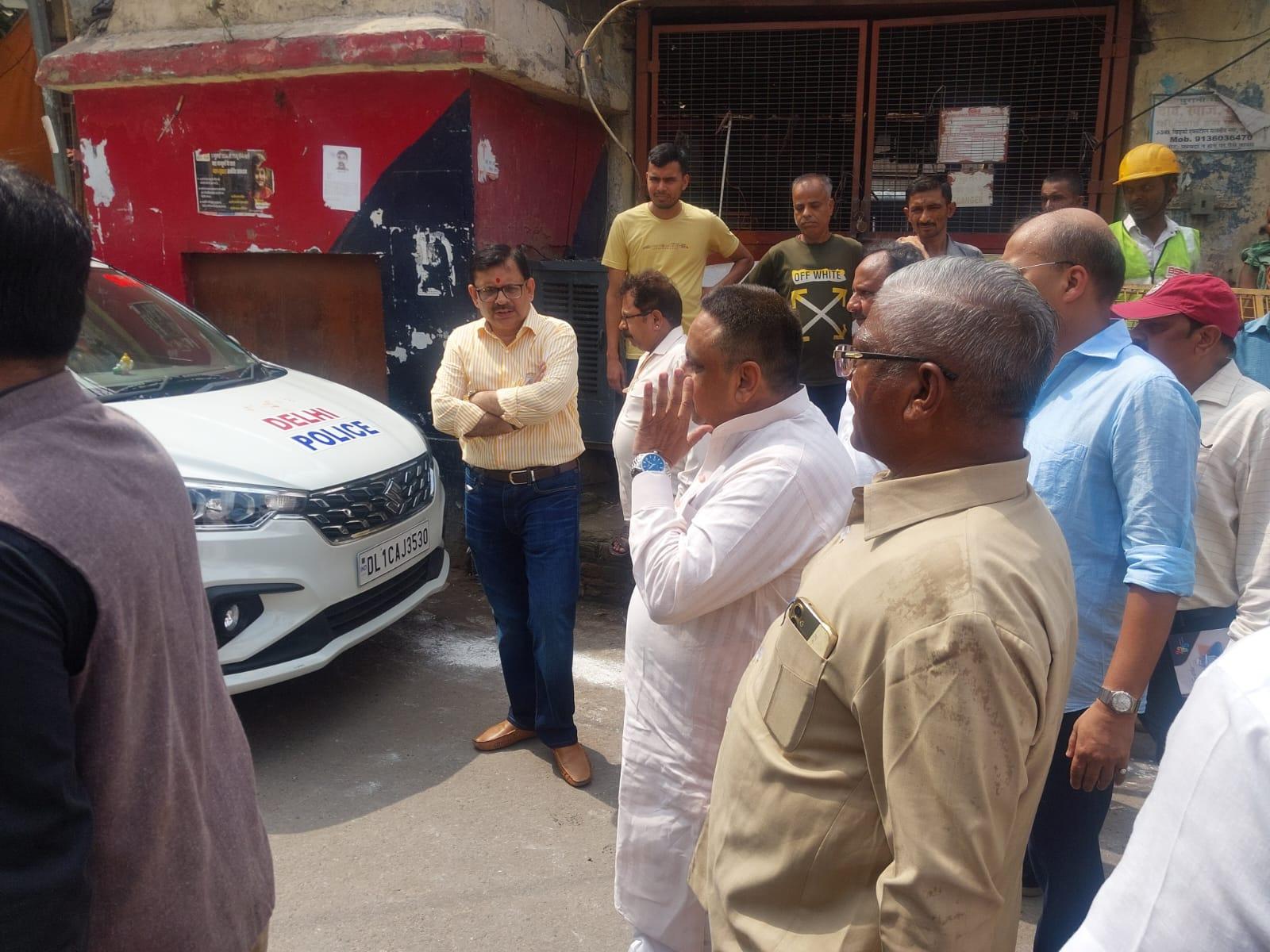 Delhi: MP Praveen Khandelwal fumes at encroachment by junk dealers near LNJP hospital