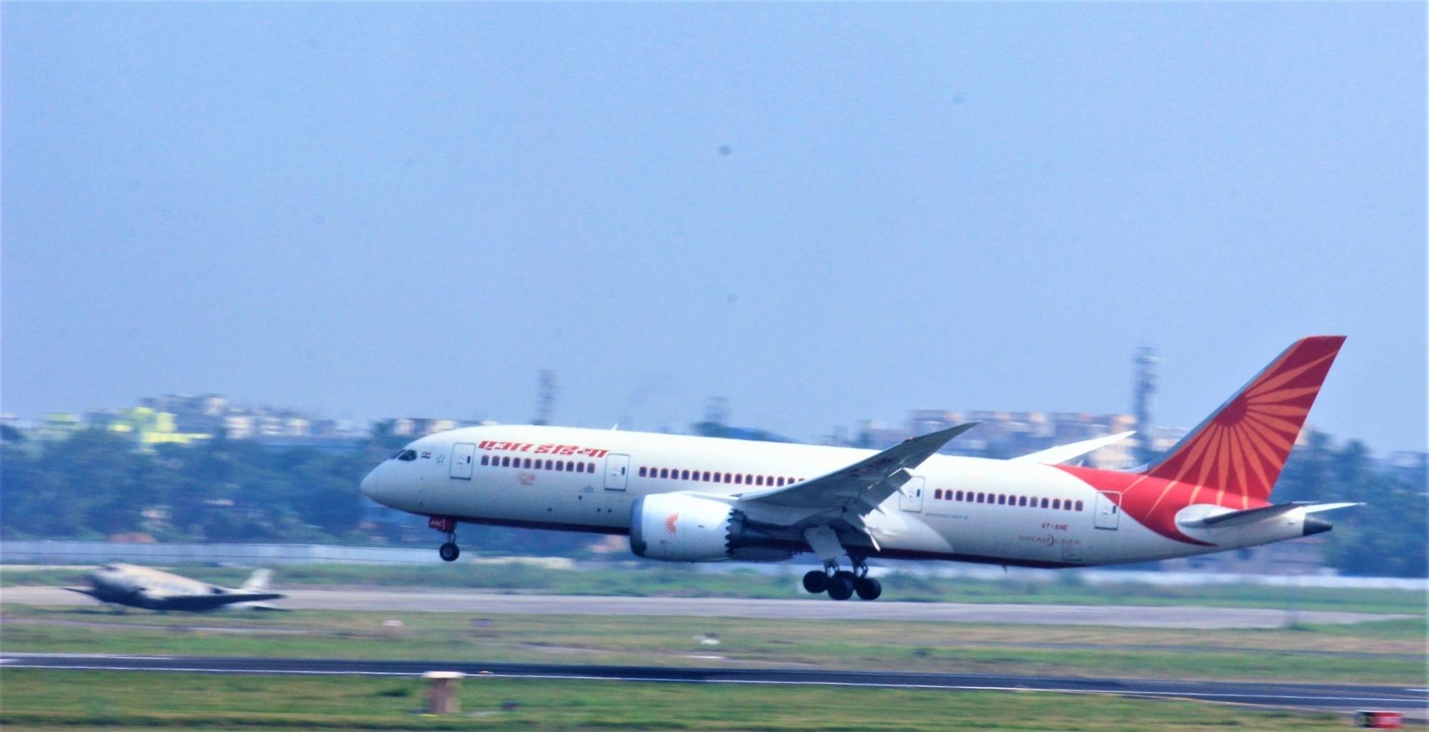 Cabin crew sacking: More trouble brews for Air India amid CBI probe demand (Lead)