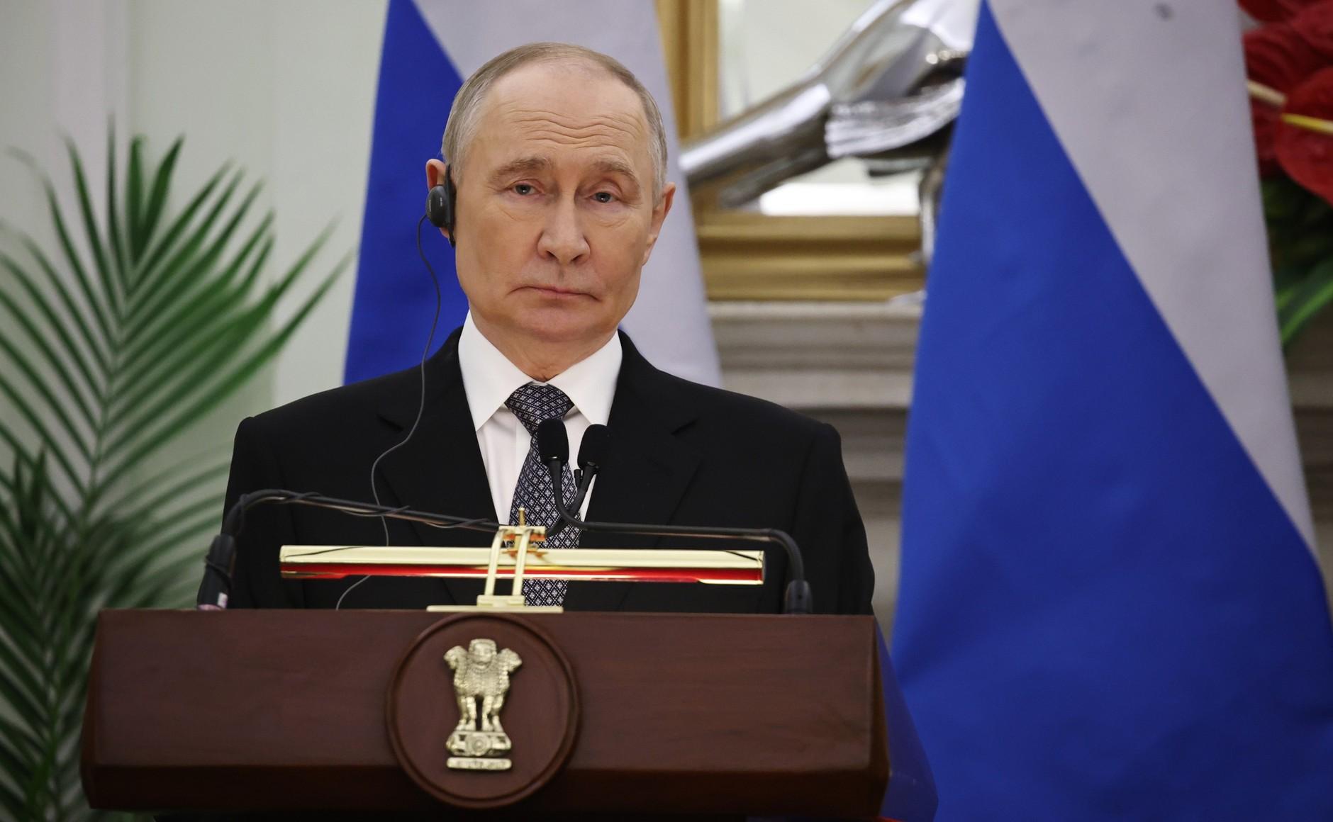 Hotel staff requests for photo, Putin obliges: Russian media