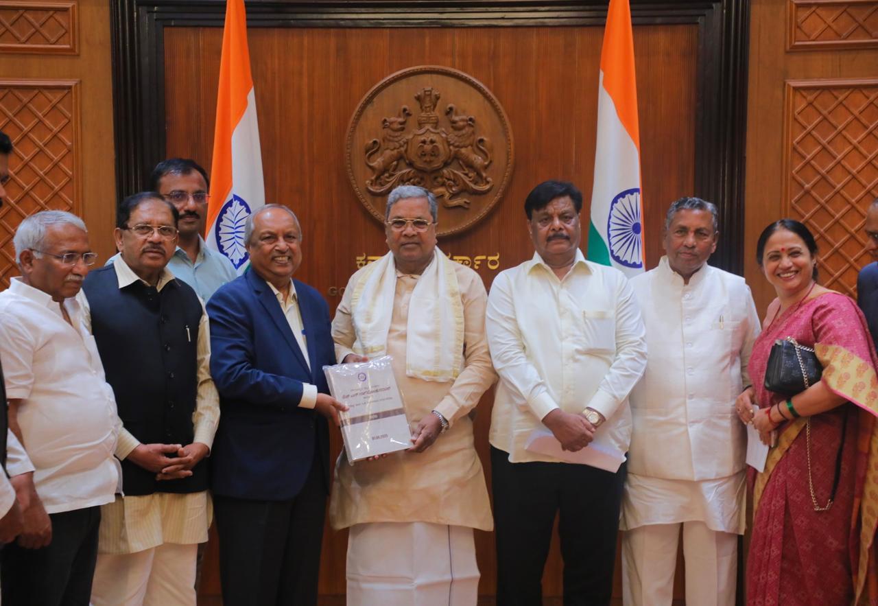 Nagamohan Das Commission submits 1,766-page report on internal reservation to Karnataka CM