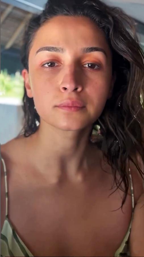 Alia Bhatt flaunts a perfect hair flip while doing her makeup