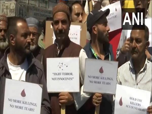 Locals hold protest in Srinagar against Pahalgam terrorist attack (Photo: ANI)