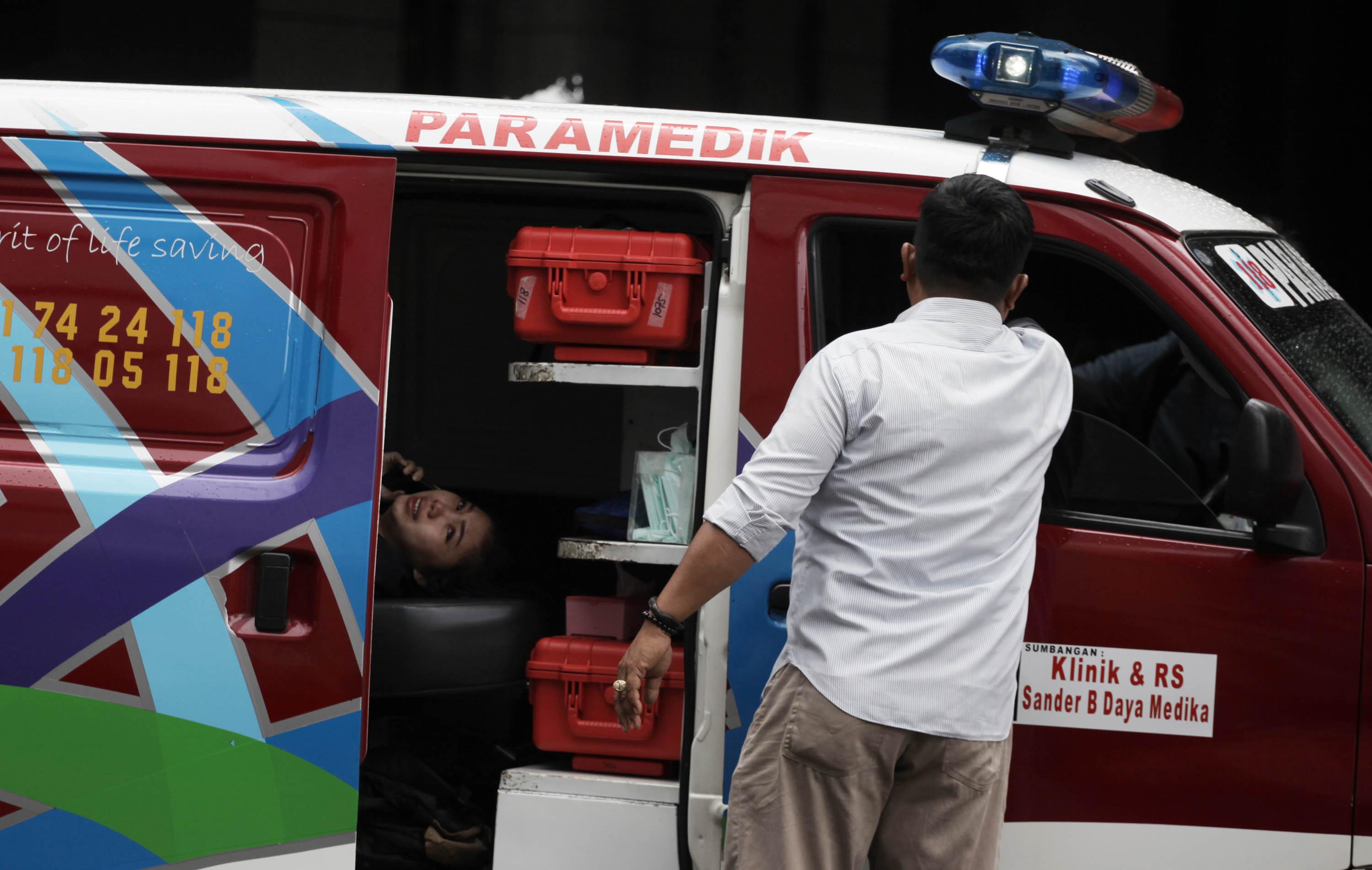 Death toll rises to 60 in Indonesia's school building collapse (Lead)