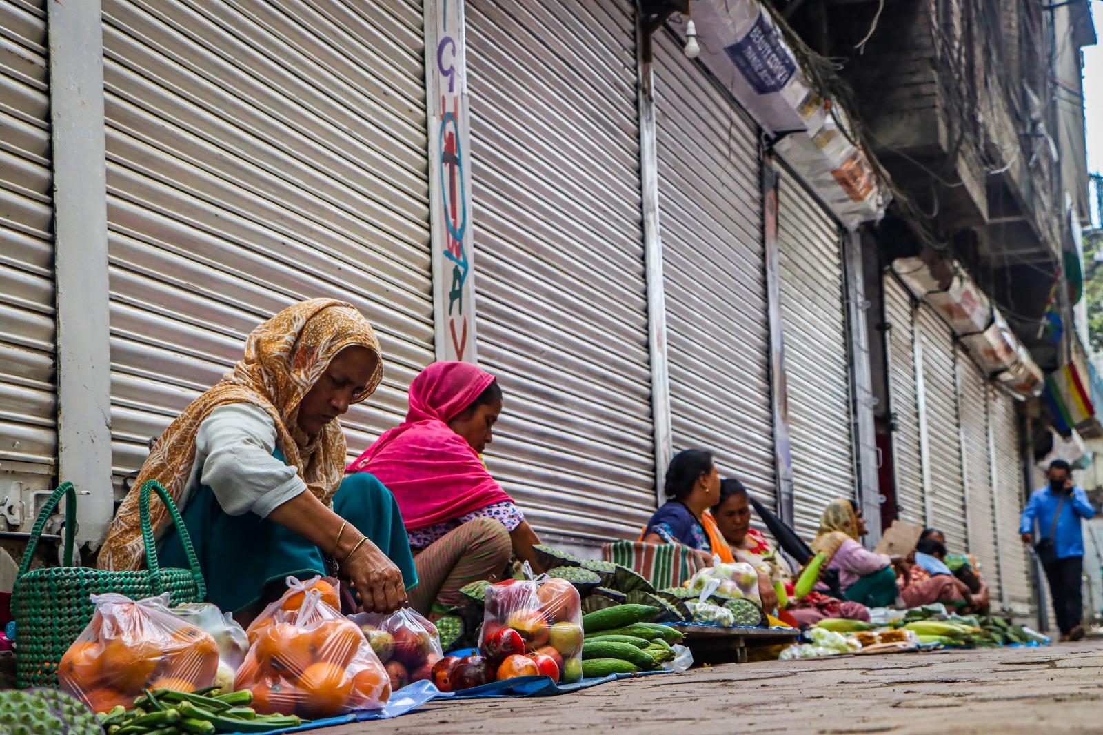 Prices of food items at Bengal's retail markets skyrocket as festive season begins