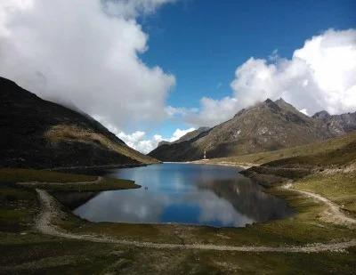 Search continues for missing Kerala tourist in Arunachal's frozen Sela Lake for 2nd day