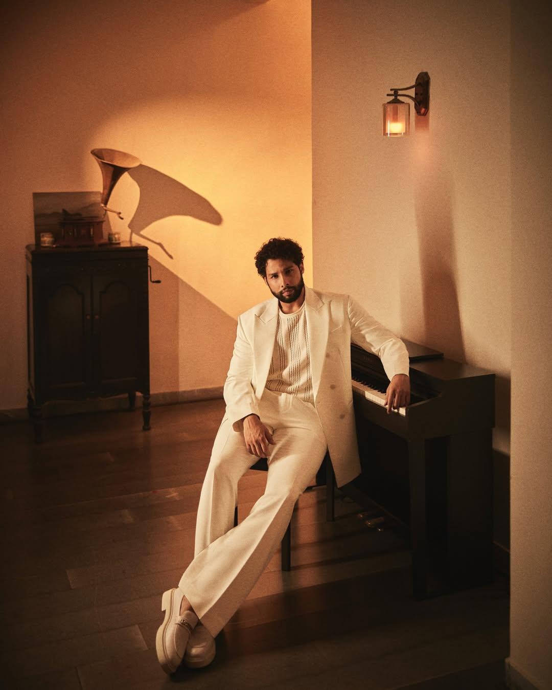 Siddhant Chaturvedi reminisces about the 90s party songs