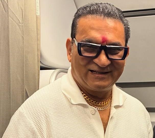 Abhijeet Bhattacharya crosses paths with ‘Italian Swamiji’ in Milan