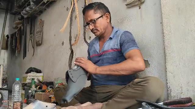 Bihar: Hazaribagh’s cobbler Ajit Kumar credits Mudra Yojana for making him ‘prosperous’