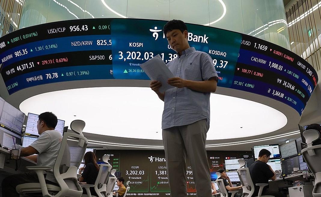 KOSPI dips nearly 2 pc on woes over valuation, US-China trade conflict