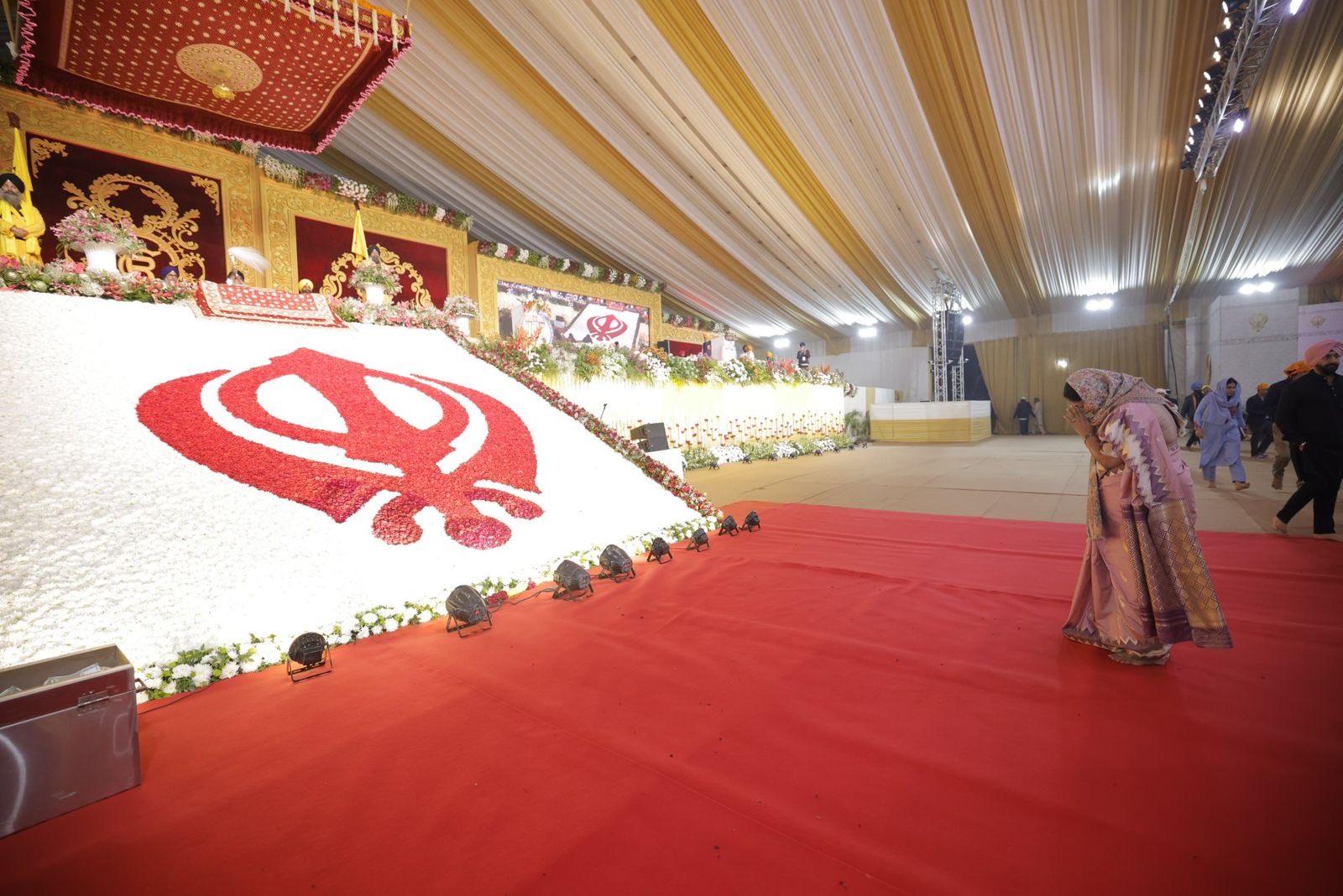 Delhi CM pays tribute to Guru Tegh Bahadur Sahib, announces Cabinet visit to Amritsar