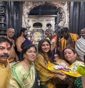 Shilpa Shetty feels 'blessed' after visiting the holy shrine of Goddess Lakshmi in Kolhapur