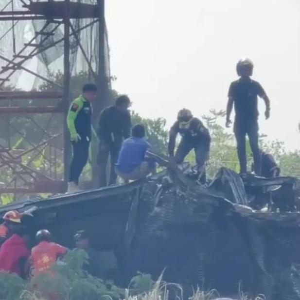 Crane collapse derails train in Thailand, killing 22