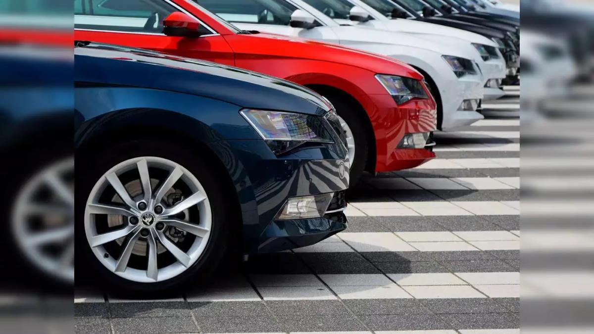 Passenger vehicles hit record sales