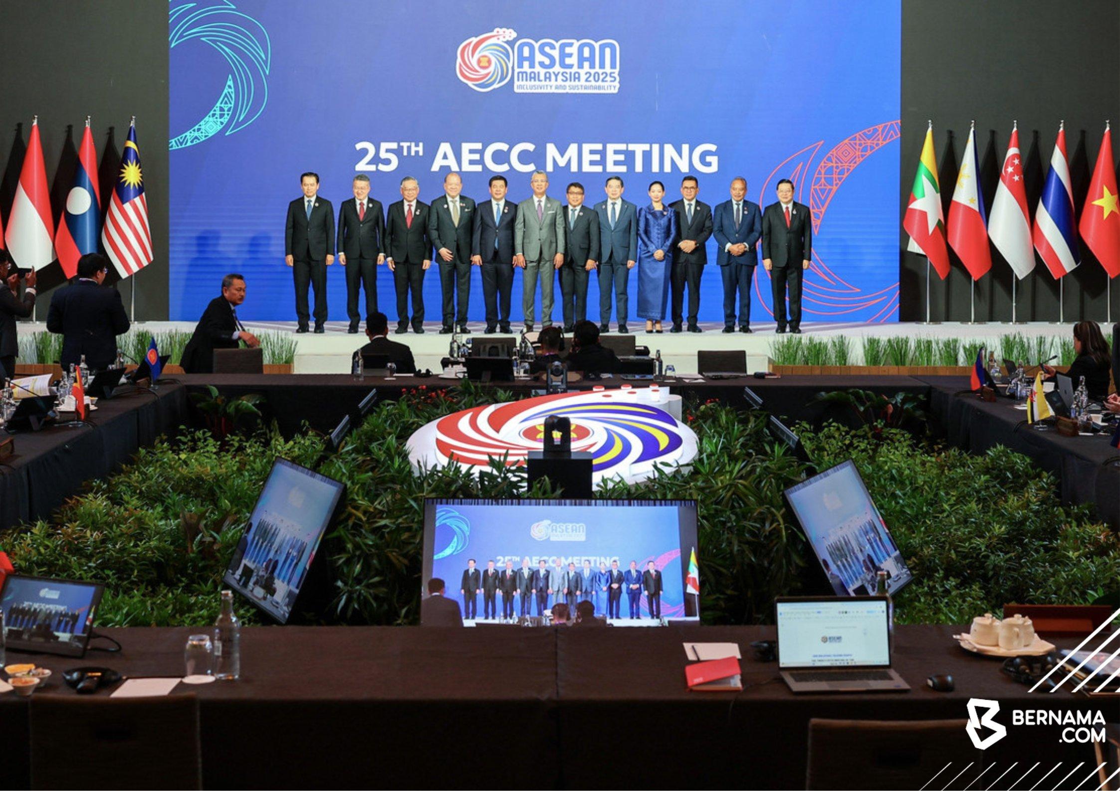 ASEAN economic ministers discuss greater regional integration