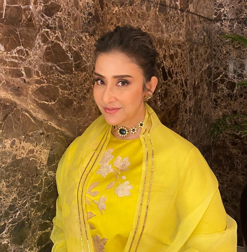 Manisha Koirala soaks in dad’s ‘gentle vibe’ during a joyful family Sunday