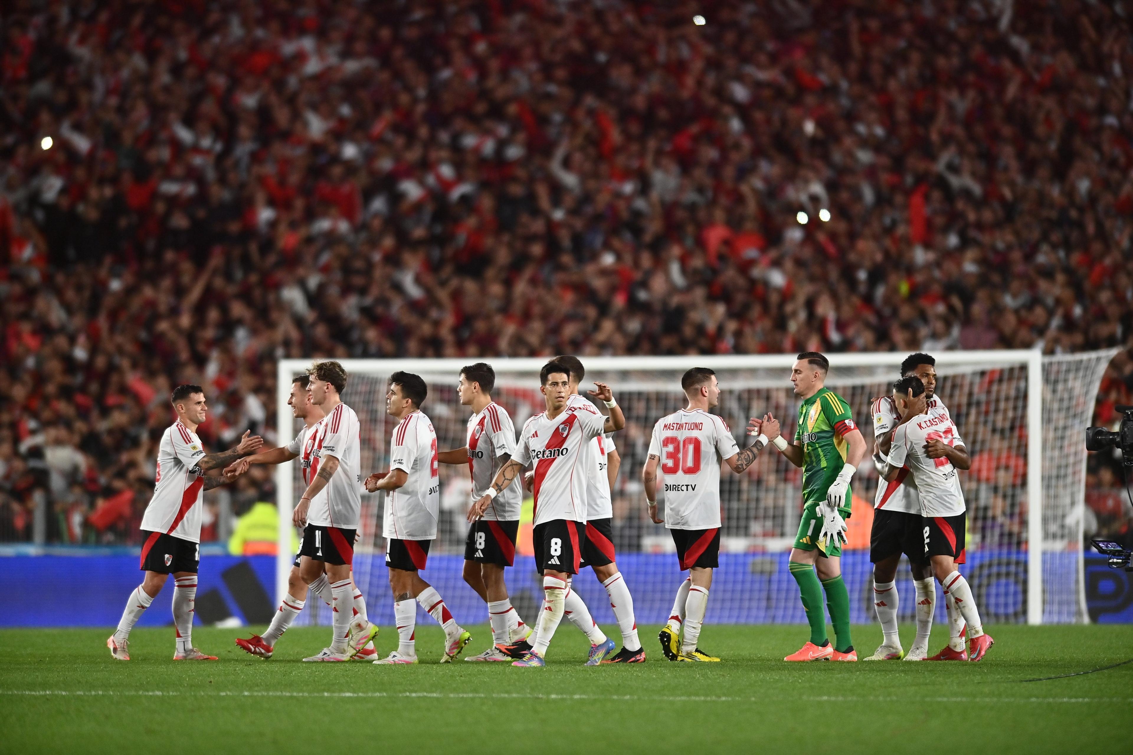 River Plate routs Barracas to reach quarterfinals of Argentine league