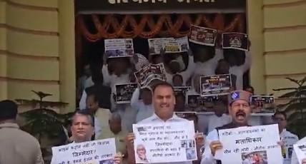 Oppn hold protests outside Bihar Assembly on rising crime and SIR