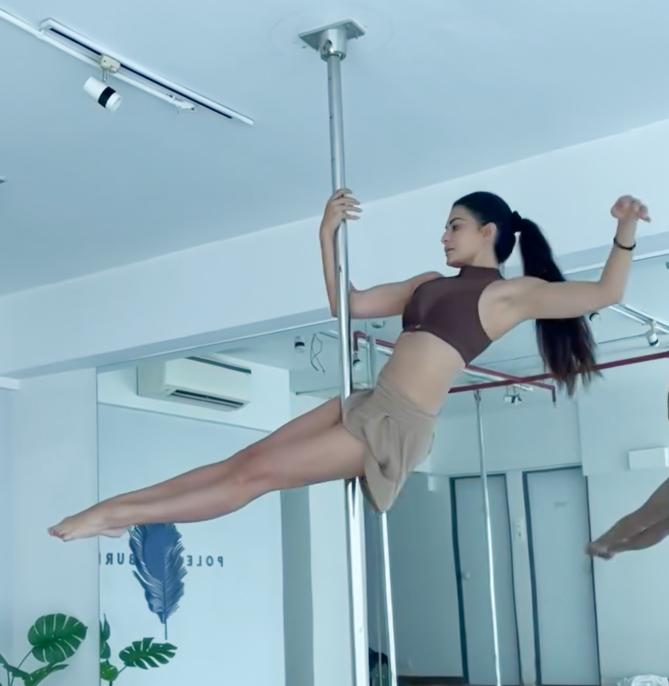 Jacqueline Fernandez showcases strength in Pole Aerial session, drops February photo dump
